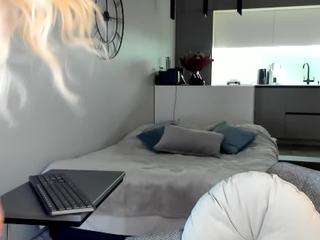 bella-sweeet — Camsoda recorded stream screenshot (24 Oct 2025)