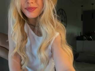 bella-sweeet — Camsoda recorded stream screenshot (24 Oct 2025)