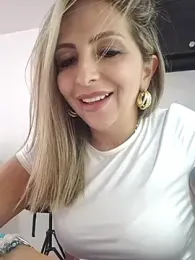 _Abril-Office1 — Stripchat recorded stream image, 21.02.2025 19:10