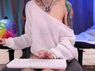 yourfeetmodel — Camsoda recorded stream image, 27.10.2025 00:20