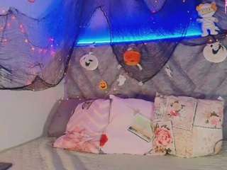 emmajohnss — Camsoda recorded stream screenshot (28 Oct 2025)