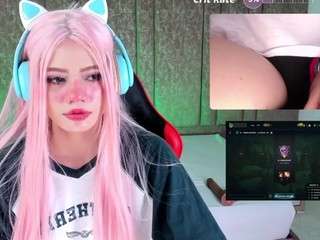 lilapop4 — Camsoda recorded stream image, 28.10.2025 13:10