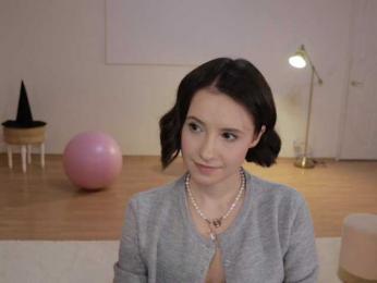 MissEssie — Bongacams recorded stream screenshot (29 Oct 2025)