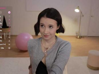 MissEssie — Bongacams recorded stream screenshot (29 Oct 2025)