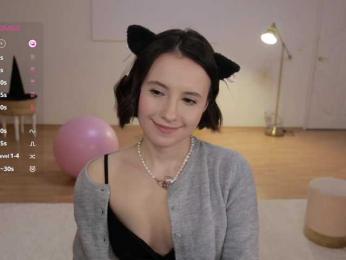 MissEssie — Bongacams recorded stream screenshot (29 Oct 2025)