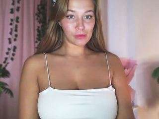 milkybunny — Camsoda recorded stream screenshot (31 Oct 2025)