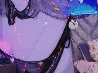 emmajohnss — Camsoda recorded stream screenshot (01 Nov 2025)