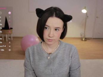 MissEssie — Bongacams recorded stream screenshot (02 Nov 2025)