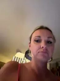 Bella-Tight — Stripchat recorded stream screenshot (04 Nov 2025)