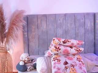 lara-giraldo — Camsoda recorded stream image, 09.11.2025 01:30
