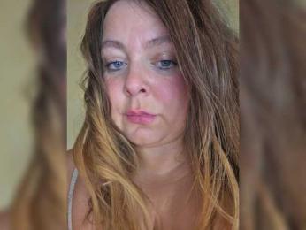 FLUFFY_BEAUTY — Bongacams recorded stream screenshot (09 Nov 2025)