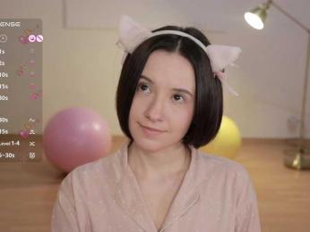 MissEssie — Bongacams recorded stream screenshot (09 Nov 2025)