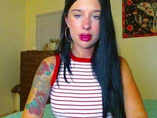 tighttinymilf — Camsoda recorded stream screenshot (10 Nov 2025)