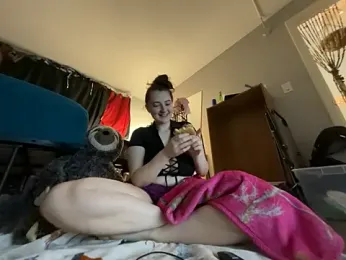 Snowbunnycake_131 — Stripchat recorded stream image, 11.11.2025 14:00