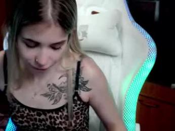 ho1yh01e — Chaturbate recorded stream image, 11.11.2025 18:40