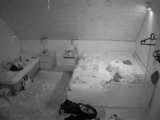 voyeurcam-julmodels-whitebed-2 — Camsoda recorded stream screenshot (10 Nov 2025)