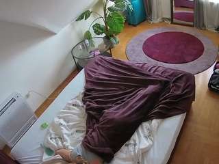 voyeurcam-julmodels-whitebed-4 — Camsoda recorded stream image, 11.11.2025 07:00