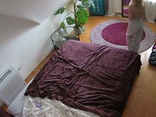 voyeurcam-julmodels-whitebed-4 — Camsoda recorded stream image, 11.11.2025 07:00
