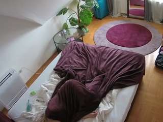 voyeurcam-julmodels-whitebed-4 — Camsoda recorded stream image, 11.11.2025 07:00