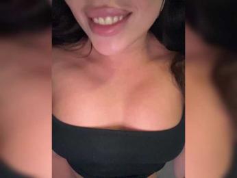 -Hennessy- — Bongacams recorded stream image, 18.11.2025 07:50