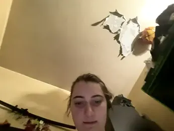 Snowbunnycake_131 — Stripchat recorded stream image, 19.11.2025 09:40