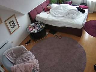 voyeurcam-julmodels-whitebed-4 — Camsoda recorded stream image, 23.02.2025 13:00