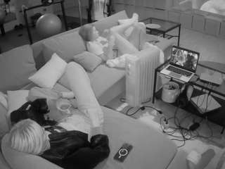 voyeurcam-julmodels-living-3 — Camsoda recorded stream image, 23.02.2025 13:00