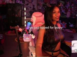 lovenzia — Camsoda recorded stream image, 22.11.2025 03:40