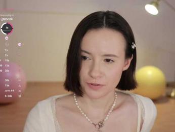 MissEssie — Bongacams recorded stream screenshot (26 Nov 2025)