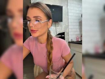 SweetyMia — Bongacams recorded stream screenshot (28 Nov 2025)