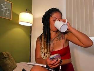 karlyee — Camsoda recorded stream image, 30.11.2025 15:40