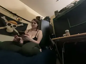 Snowbunnycake_131 — Stripchat recorded stream image, 03.12.2025 06:10