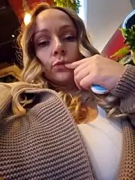 Bondgirl_013 — Stripchat recorded stream image, 06.12.2025 14:50