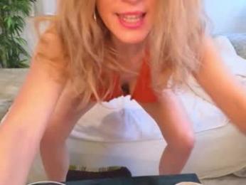 malenahot525 — Chaturbate recorded stream screenshot (08 Dec 2025)