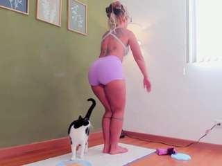 karlyee — Camsoda recorded stream image, 08.12.2025 12:50