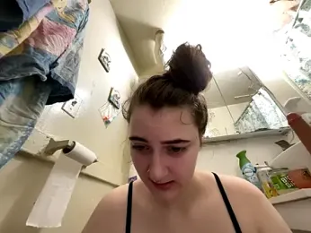 Snowbunnycake_131 — Stripchat recorded stream image, 10.12.2025 06:50