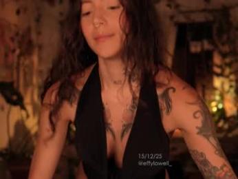 effylowell_ — Chaturbate recorded stream image, 16.12.2025 02:20