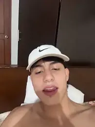 Lander_Cruz — Stripchat recorded stream image, 17.12.2025 19:10