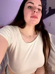 EllyNora — Stripchat recorded stream image, 17.12.2025 22:00