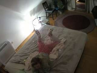 voyeurcam-julmodels-whitebed-4 — Camsoda recorded stream image, 13.12.2025 15:00