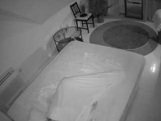 voyeurcam-julmodels-whitebed-4 — Camsoda recorded stream image, 13.12.2025 15:00