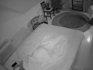 voyeurcam-julmodels-whitebed-4 — Camsoda recorded stream image, 13.12.2025 15:00