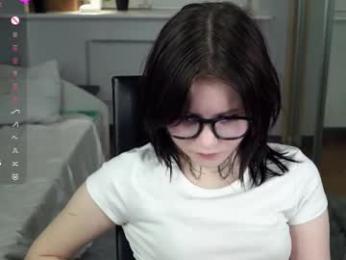 sweetyoops — Chaturbate recorded stream image, 21.12.2025 23:40