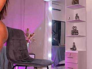 niiaa1 — Camsoda recorded stream image, 23.12.2025 02:20