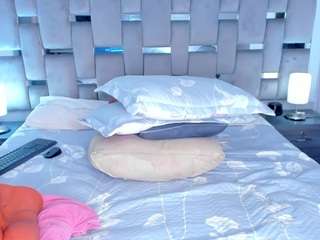 cammiila — Camsoda recorded stream image, 24.12.2025 13:50