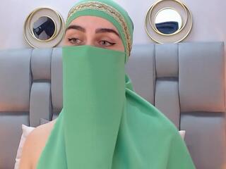 Aliah Manzur — Flirt4free recorded stream screenshot (05 Jan 2026)