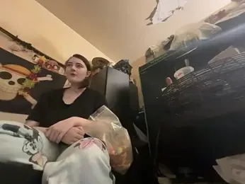 Snowbunnycake_131 — Stripchat recorded stream image, 13.01.2026 07:50