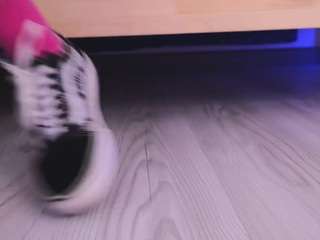 yourfeetmodel — Camsoda recorded stream image, 14.01.2026 07:30