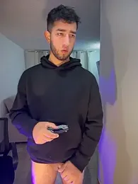 liam_bronw — Stripchat recorded stream image, 18.01.2026 07:50