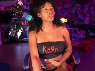 lovenzia — Camsoda recorded stream image, 22.01.2026 01:50